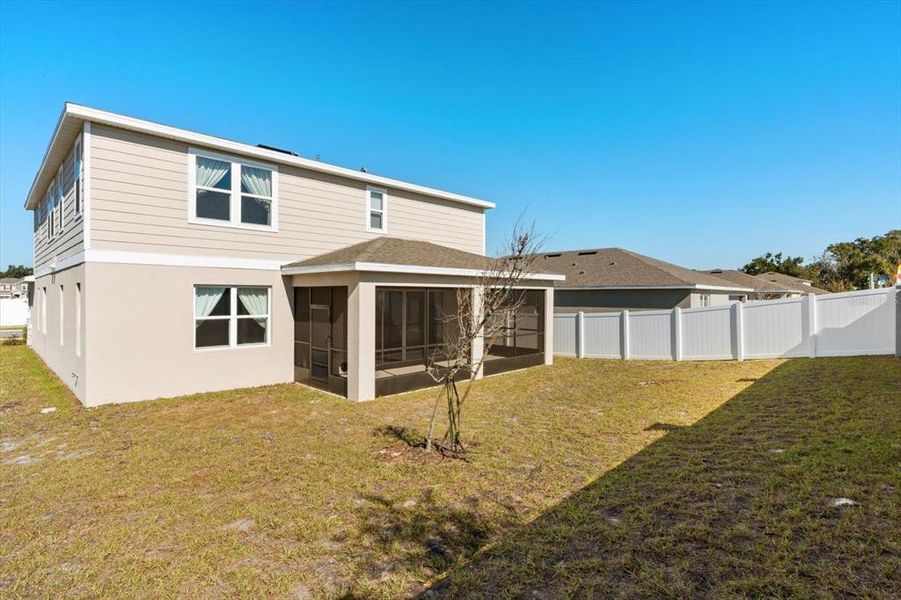 Exterior details and patio area of a home in Seasons at Lakeside Forest, Tavares (Image 24).