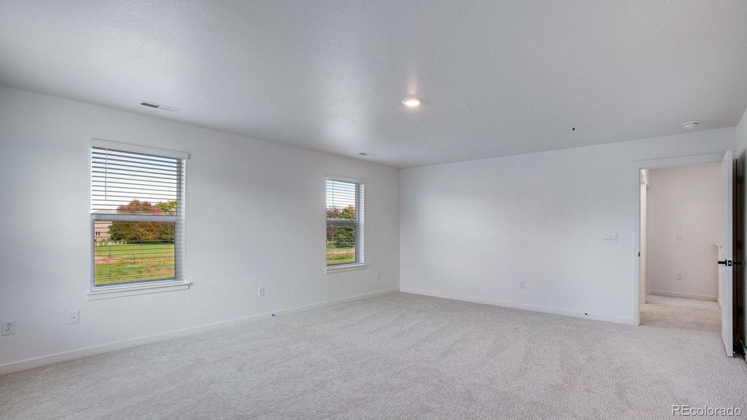 Spacious, unfurnished interior of a new home in Hansen Farm, Fort Collins (Image 15).