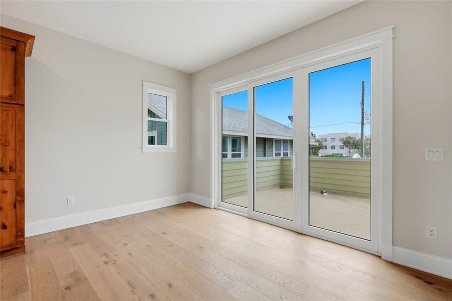 Spacious, unfurnished interior of a new home in , St. Petersburg (Image 36).