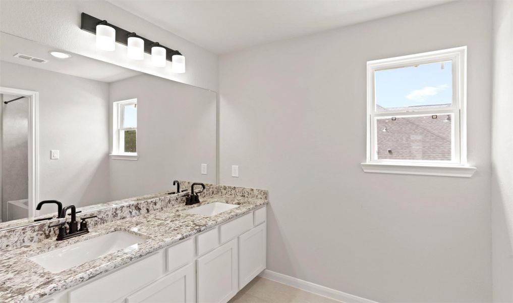 Hall bath 2 (*Photo not of actual home and used for illustration purposes only.)