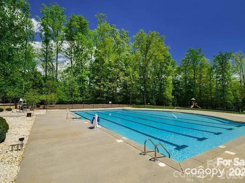 Community amenities in , Charlotte (Image 39).