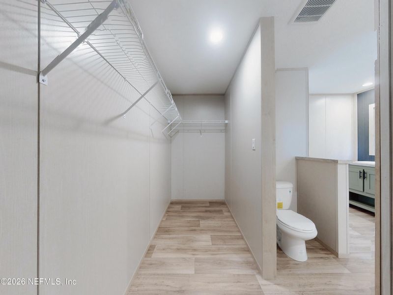 Spacious, unfurnished interior of a new home in , Keystone Heights (Image 49).