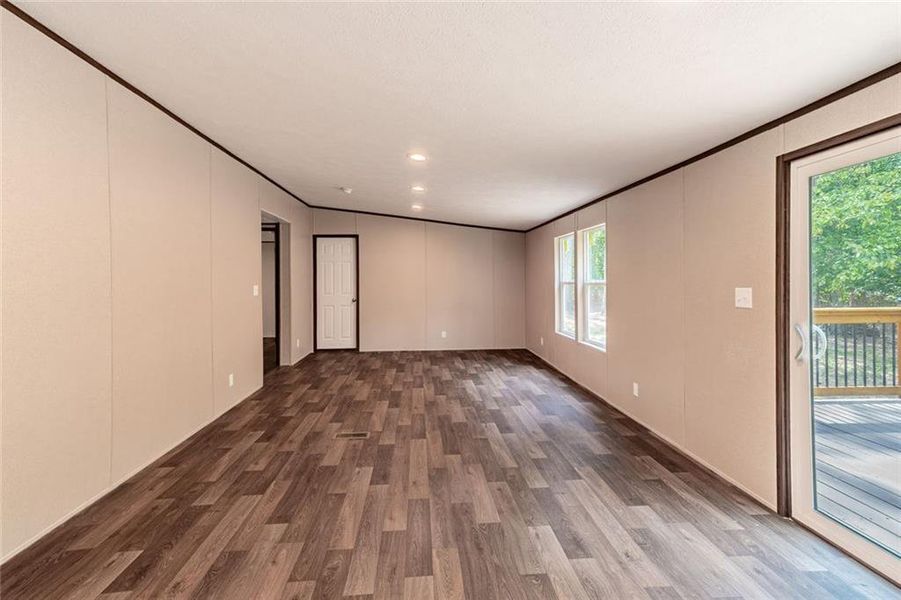 Spacious, unfurnished interior of a new home in , Dahlonega (Image 27).