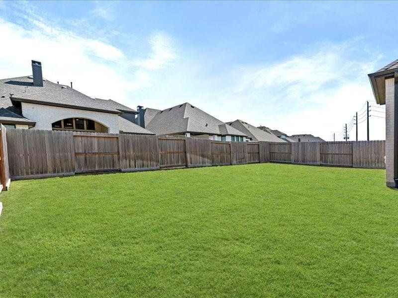 Backyard. This house comes with a sprinkler systems Backyard. This house comes with a sprinkler systems