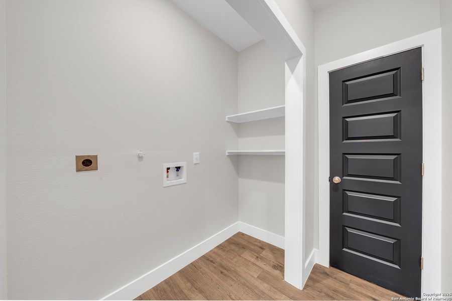 Spacious, unfurnished interior of a new home in , San Antonio (Image 22).