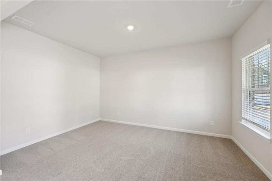 Spacious, unfurnished interior of a new home in Westmont Preserve, Powder Springs (Image 49).