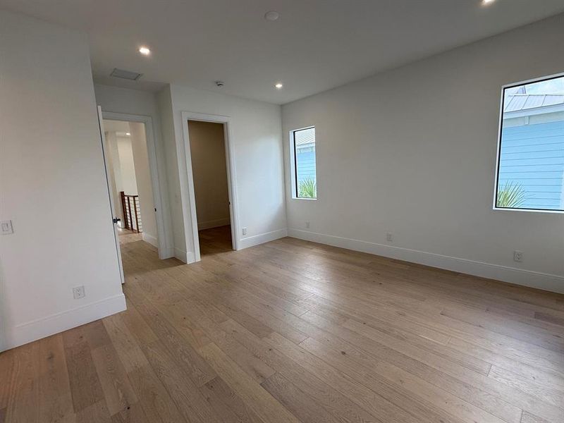 Spacious, unfurnished interior of a new home in , Lake Worth (Image 16).