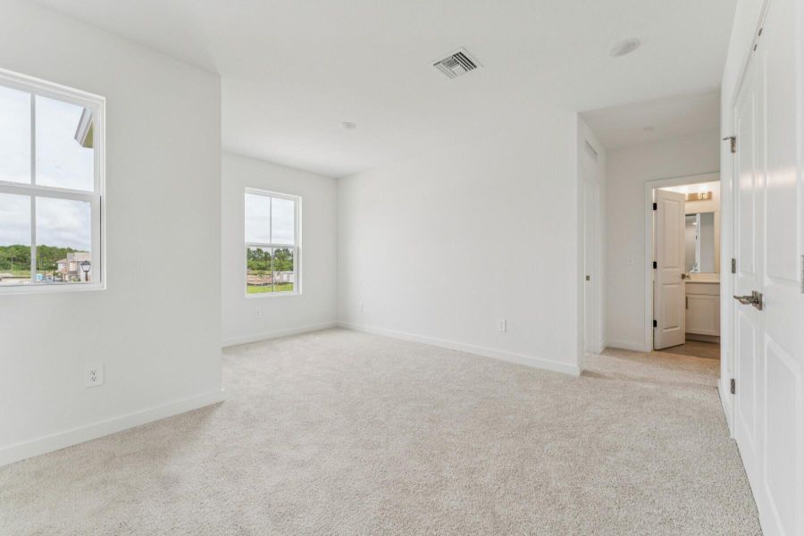 Spacious, unfurnished interior of a new home in , Fort Pierce (Image 26).