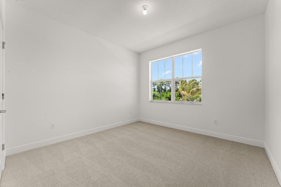 Spacious, unfurnished interior of a new home in Avila, Jensen Beach (Image 10).