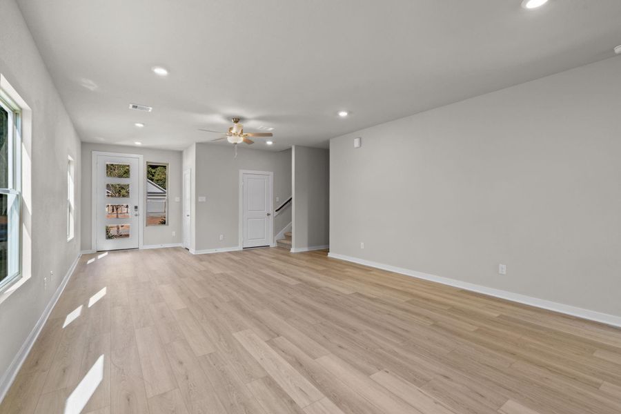 Spacious, unfurnished interior of a new home in Westridge Cove, Conroe (Image 13).