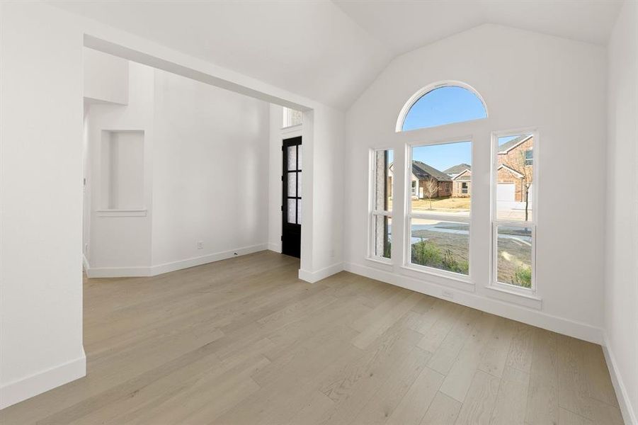 Spacious, unfurnished interior of a new home in Edgewood Creek, Celina (Image 22).