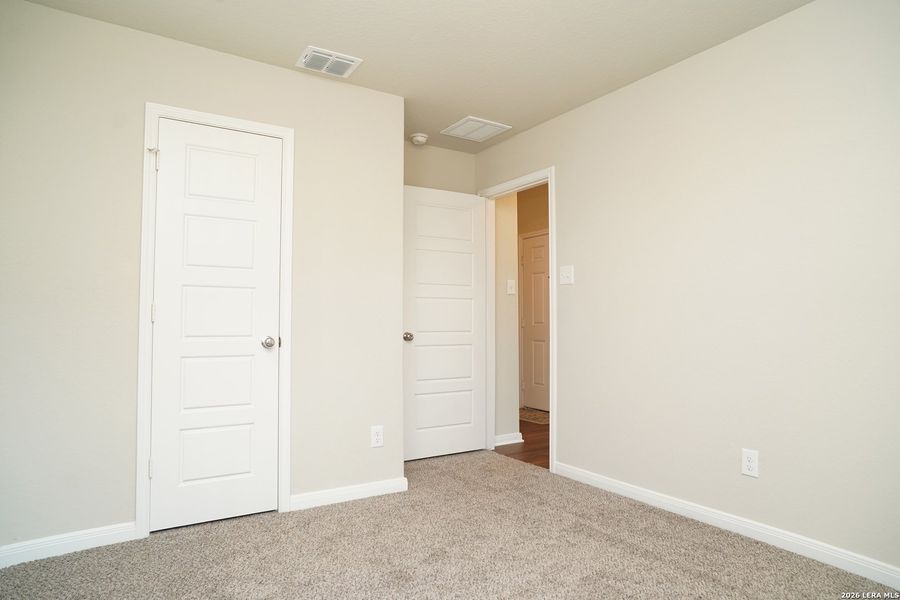 Spacious, unfurnished interior of a new home in Jordan's Ranch, San Antonio (Image 28).