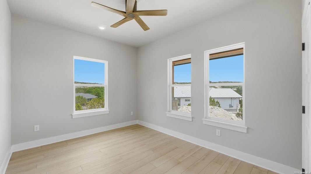 Spacious, unfurnished interior of a new home in , Canyon Lake (Image 39).