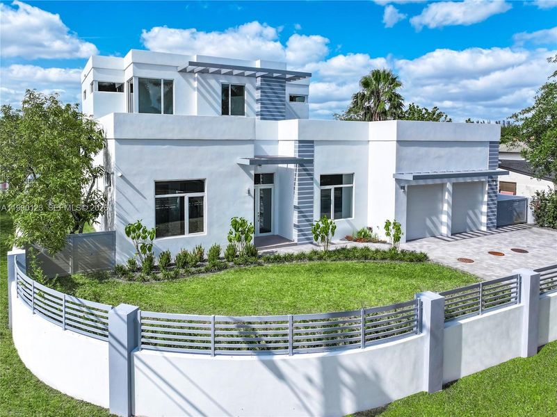 This CBS, BUNKER home is built with steel and reinforced concrete block- inside, outside and ROOF. Protects home from hurricanes, and other external factors such as termites, mold, and overheating.