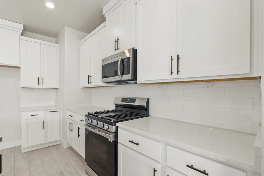 Furnished interior view inside a new home in Verdancia, Horizon City (Image 5).