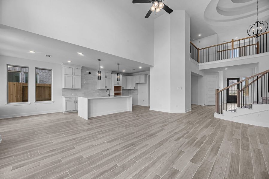 Spacious, unfurnished interior of a new home in Sienna, Missouri City (Image 14).