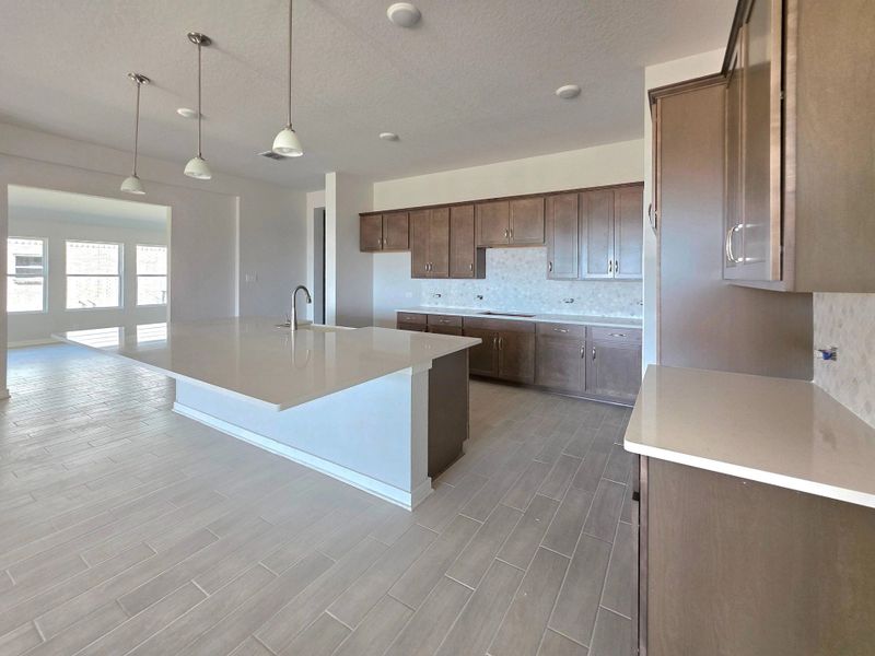 Kitchen & Family Kitchen & Family