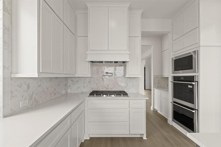 12. 9920 Buckingham - Kitchen (3)