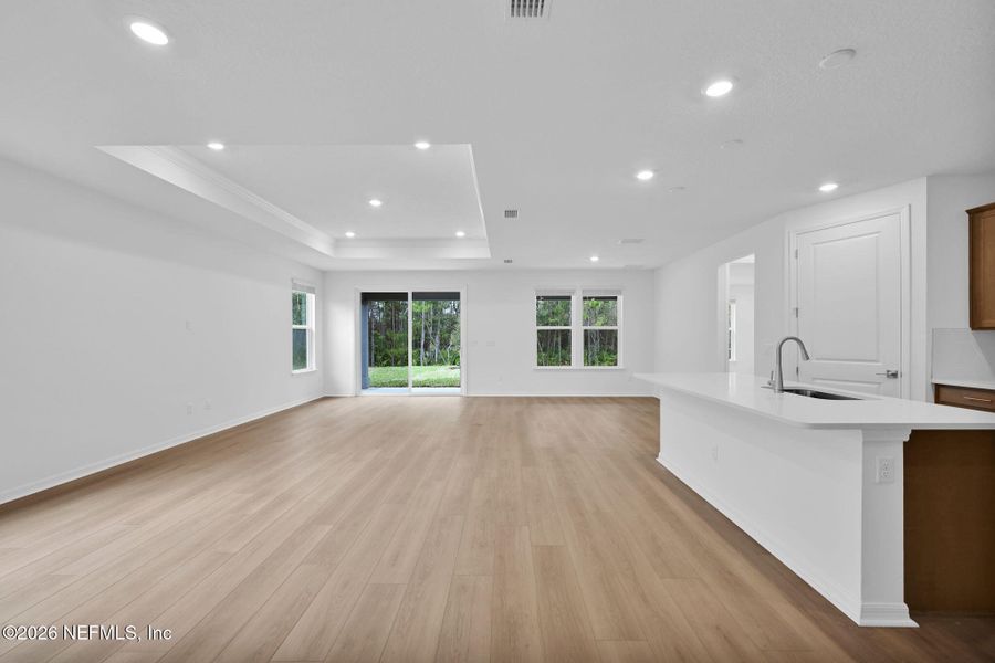 Spacious, unfurnished interior of a new home in Hyland Trail, Green Cove Springs (Image 10).