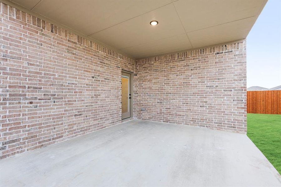 Exterior details and patio area of a home in Star Ranch, Godley (Image 3).