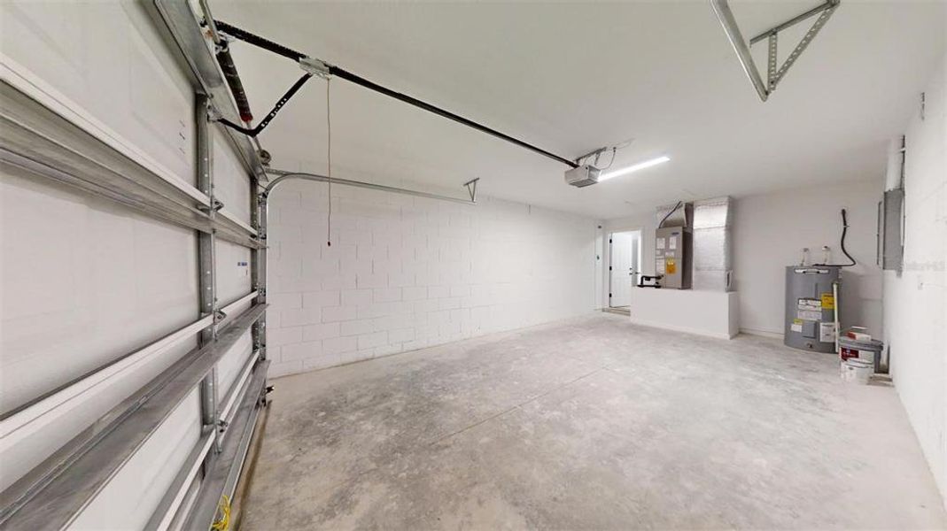 Spacious, unfurnished interior of a new home in , Ocala (Image 18).