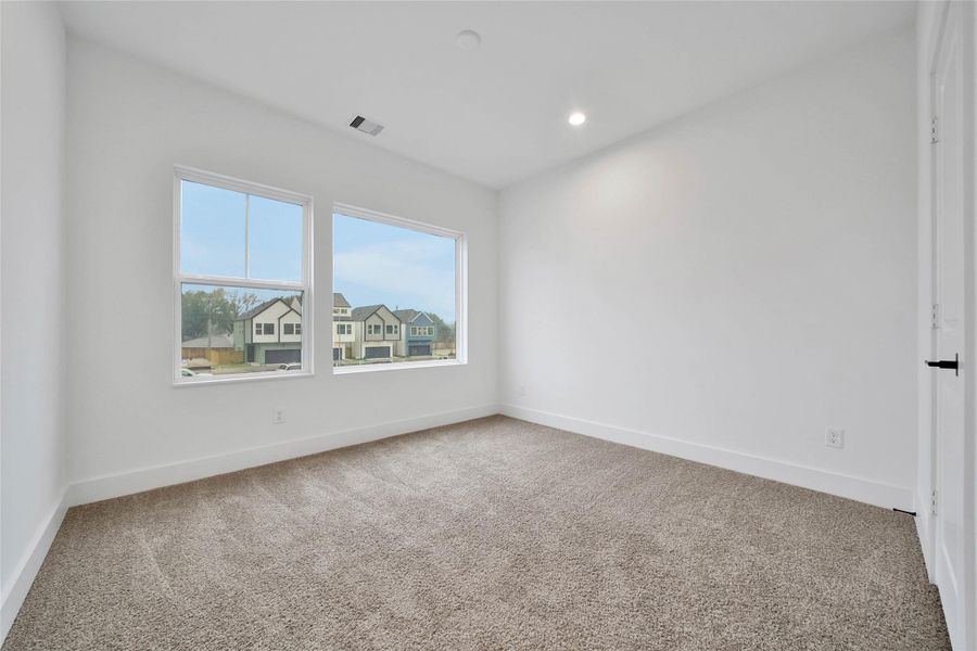 Spacious, unfurnished interior of a new home in , Houston (Image 38).