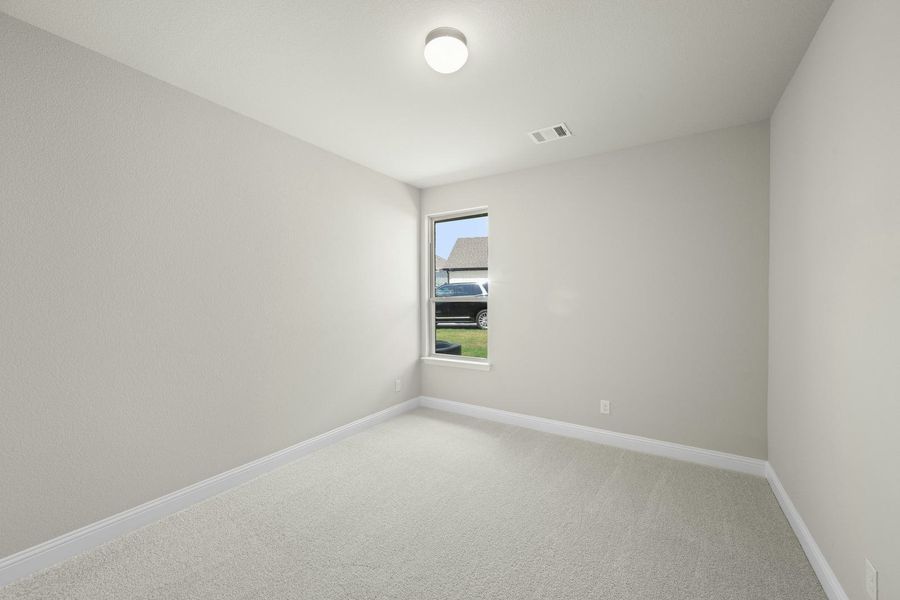 Spacious, unfurnished interior of a new home in Kentsdale Farms, DeSoto (Image 22).
