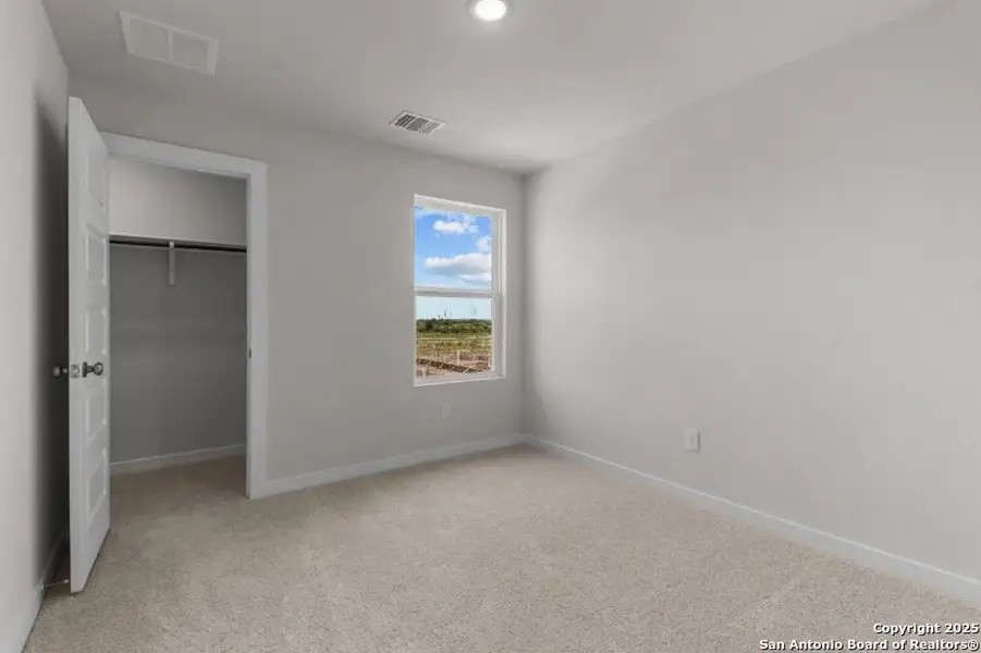 Spacious, unfurnished interior of a new home in Millican Grove, San Antonio (Image 7).