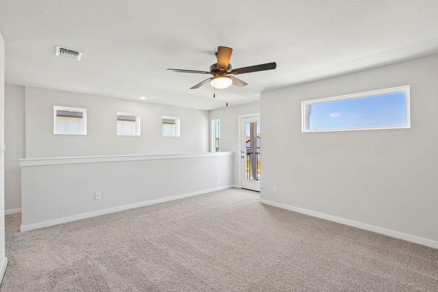 Spacious, unfurnished interior of a new home in Avery Centre, Round Rock (Image 13).