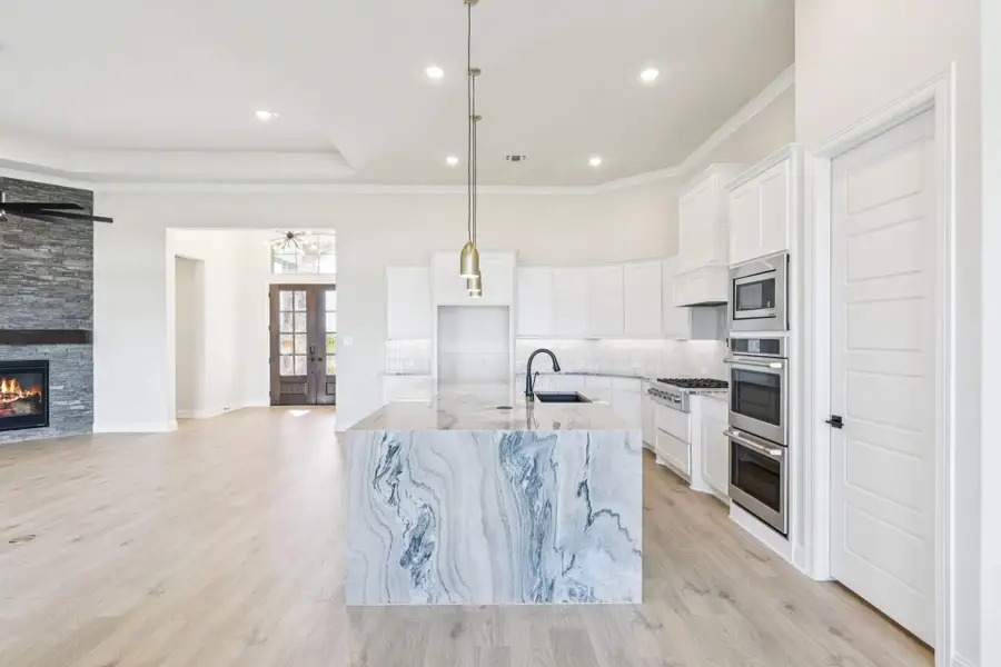 Furnished interior view inside a new home in Lakeway Estates, Waxahachie (Image 10). Furnished interior view inside a new home in Lakeway Estates, Waxahachie (Image 10).