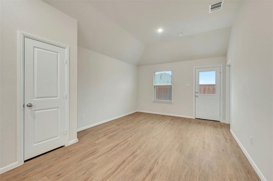 Spacious, unfurnished interior of a new home in ValleyBrooke, Mesquite (Image 27).