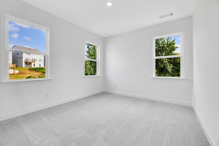 Spacious, unfurnished interior of a new home in Falls Creek, Flowery Branch (Image 19).