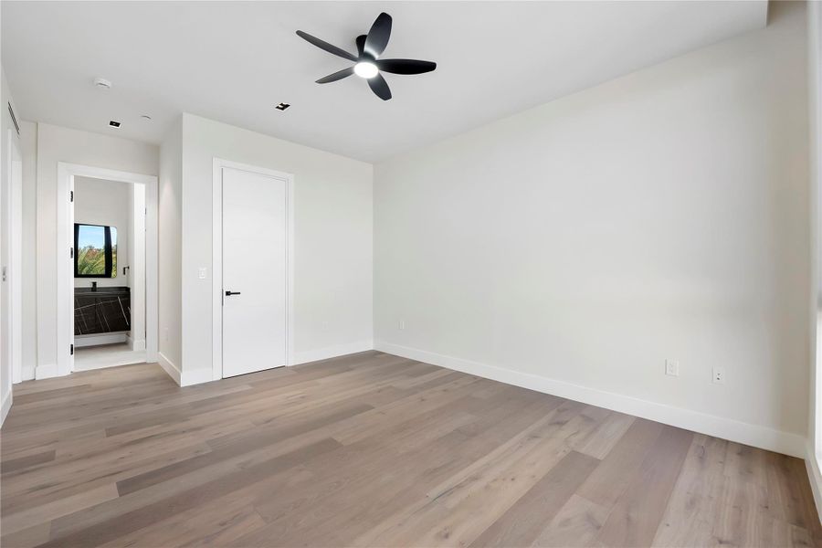 Spacious, unfurnished interior of a new home in , Plantation (Image 25).