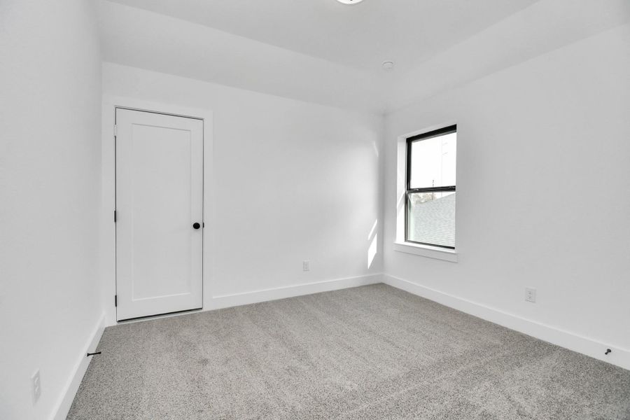 Spacious, unfurnished interior of a new home in Arabella on the Prairie: Premier Collection, Richmond (Image 27).