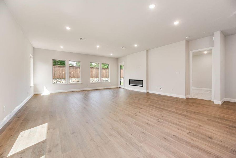 Spacious, unfurnished interior of a new home in Bayside, Rowlett (Image 30).