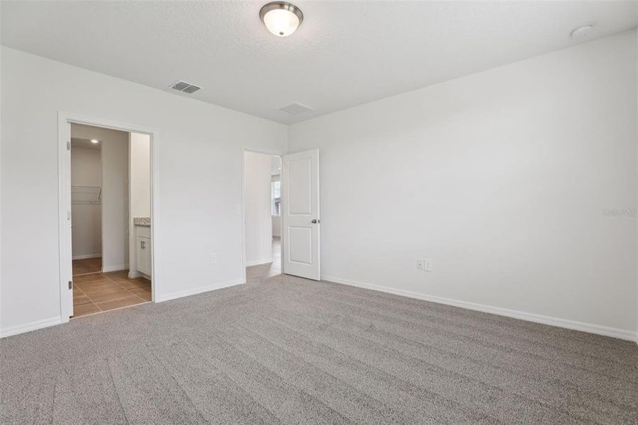 Spacious, unfurnished interior of a new home in Hamilton Bluff - Classic Series, Lake Hamilton (Image 23).