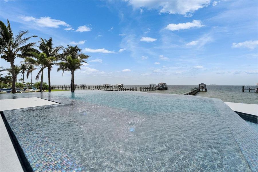 Exterior details and patio area of a home in , Apollo Beach (Image 33).