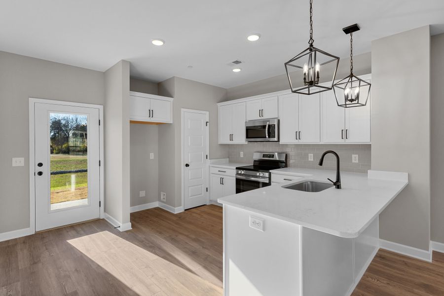 Furnished interior view inside a new home in Oxford Station, Gallatin (Image 7).
