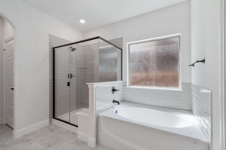 Primary Bathroom | Concept 2972 at Villages of Walnut Grove in Midlothian, TX by Landsea Homes