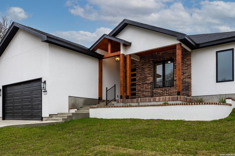 Exterior details and patio area of a home in , Selma (Image 3).