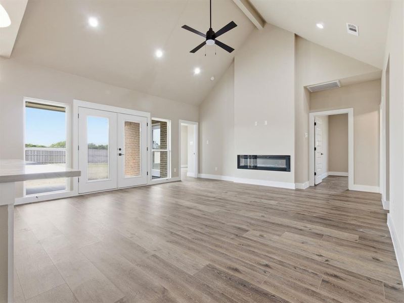 Spacious, unfurnished interior of a new home in , Grand Prairie (Image 9).