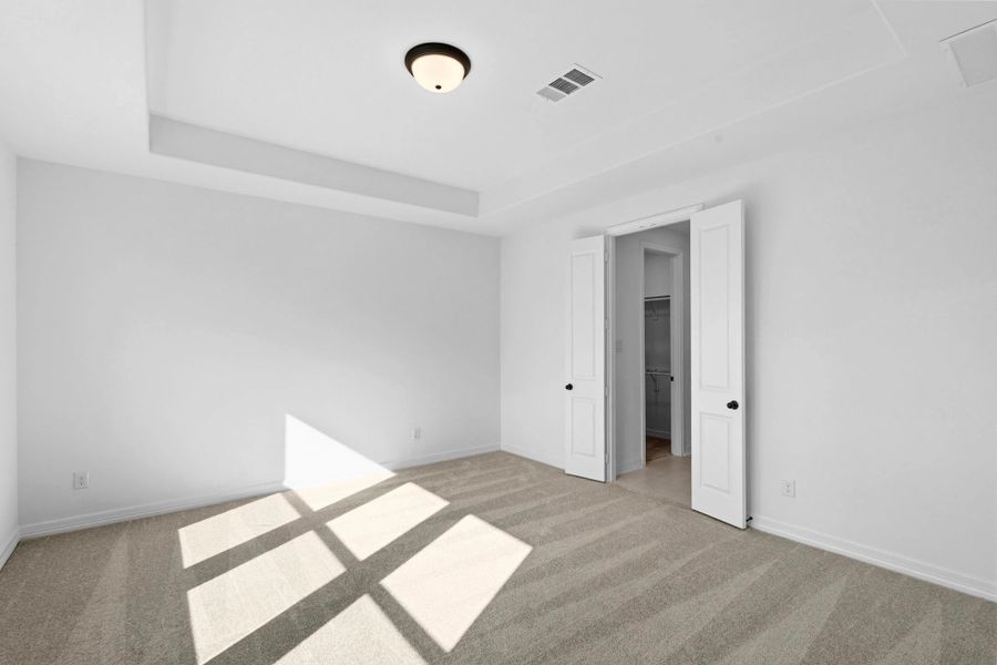 Spacious, unfurnished interior of a new home in Sunterra Lakes, Brookshire (Image 20).