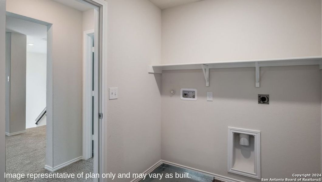 Spacious, unfurnished interior of a new home in Redbird Ranch, San Antonio (Image 17). Spacious, unfurnished interior of a new home in Redbird Ranch, San Antonio (Image 17).