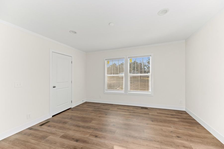 Spacious, unfurnished interior of a new home in , Pineville (Image 9).