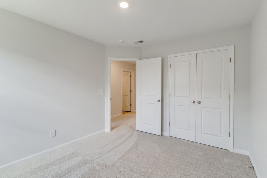 Spacious, unfurnished interior of a new home in Ellington, Elgin (Image 27).