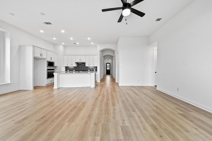 Spacious, unfurnished interior of a new home in Crosswinds, Kyle (Image 13). Spacious, unfurnished interior of a new home in Crosswinds, Kyle (Image 13).