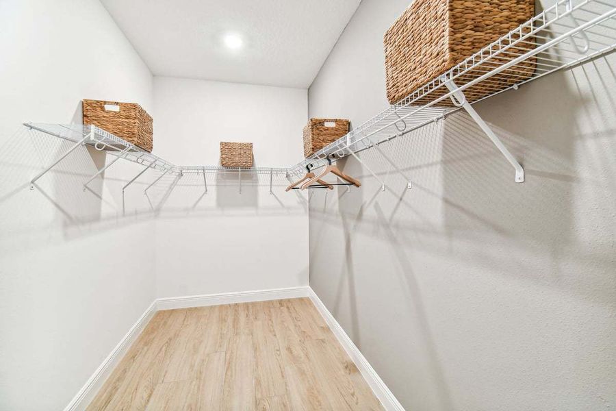 Spacious, unfurnished interior of a new home in Pinecone Reserve, Brooksville (Image 19).
