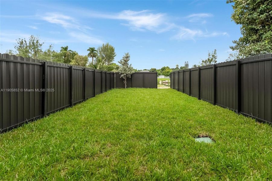 Exterior details and patio area of a home in , Miami (Image 44).