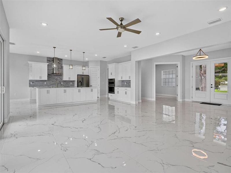 Spacious, unfurnished interior of a new home in , Plant City (Image 43).