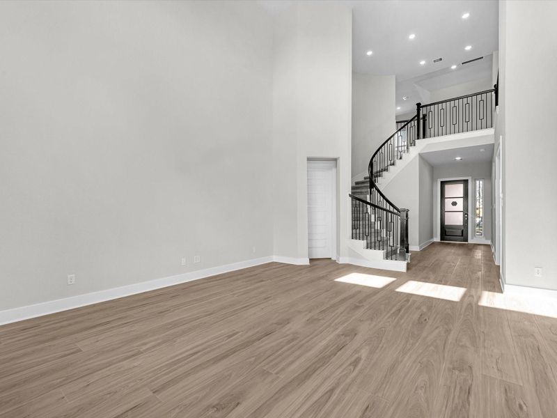 Spacious, unfurnished interior of a new home in Oakhill Reserve, Tomball (Image 20).